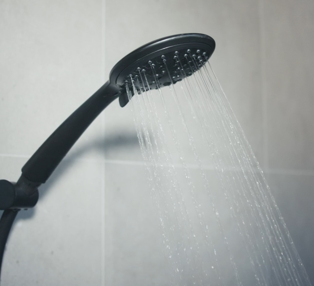 kolumna-prysznicowa-natryskowa-bateria-termostatyczna-czarna-kwadratowa-3